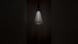Guarda: Lampadario a isola in oro contemporaneo da 42 pollici a 8 luci che illumina la vetrina dell'ingresso del foyer della casa