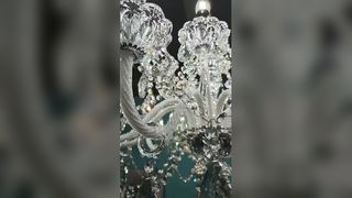 Il pendente di vetro moderno su ordinazione del foglio illumina la struttura di progetto della lobby dell'hotel della villa contorta