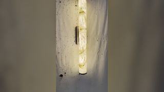 Lampada da parete lineare lunga in marmo di alabastro spagnolo lineare Lampada da parete di lusso per decorazioni per la casa F