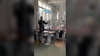 Illuminazione della hall dell'hotel con lampadari a LED di lusso