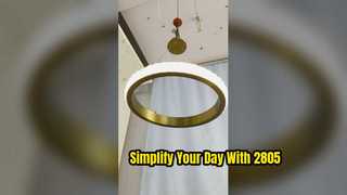 Uno sguardo più da vicino: lampadario di cristallo personalizzato a spirale elicoidale con finitura dorata Hotel Atrium Villa Stairwell Club