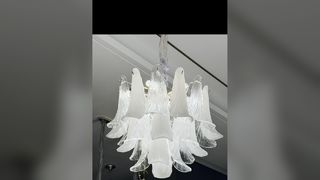Visualizza Lampadario di cristallo a piramide personalizzato Finitura dorata Hotel Club Villa Lampadario moderno geometrico di lusso