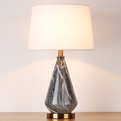 Base ceramica bianca D35*H63CM E27 85lm/W della lampada da tavolo dell'ombra del tessuto del lato del letto di studio