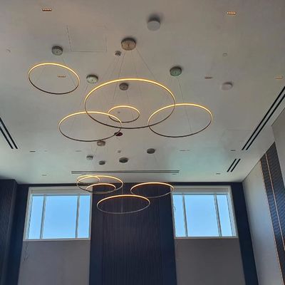 Luce pendente a LED rotonda personalizzata per la decorazione di grandi luoghi pubblici