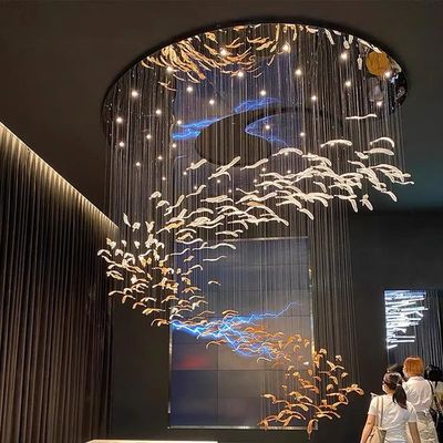 Candelabri su misura Grandi scale Decorazione Hotel Illuminazione Artistica Murano Vetro Piuma LED Candelabro appeso