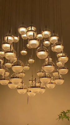 Illuminazione a sfera rotonda lampada pendente a scala moderna cromata acrilica cristallina di sabbia