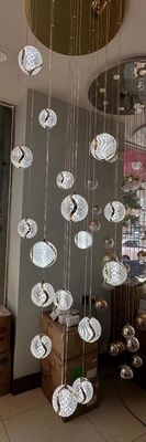 Villa Hotel Loft Scalinata Lampada appesa Disegno Lampada pendente a sfera corrugata acrilica moderna con striscia luminosa a LED