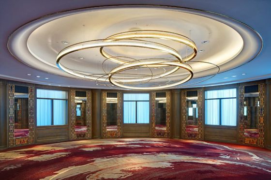 Fonte di luce LED Art Glass Iron Aluminum Hotel moderno Lobby Banchetto Custom Grande anello circolare oro metallo anello di vetro Droplight