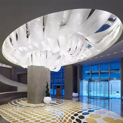 Soluzioni per l'illuminazione dell'installazione del progetto 5000K Temperatura del colore Art Streamer lampadario per hotel Lobby Sala da banchetto