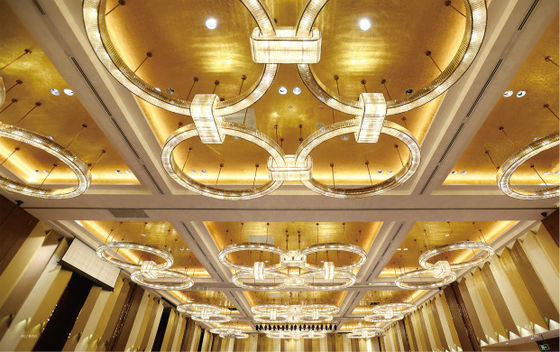 Alberghi personalizzati Grandi Alberghi moderni di lusso Anelli candelabri Pendenti Lampade luminose Grandi illuminazioni Cristallo candelabro Candelabro non standard personalizzato per la hall dell'albergo