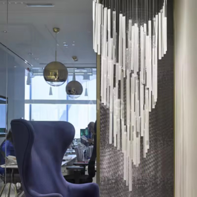 Decorazione di matrimonio lampadario in acciaio inossidabile tubo può essere personalizzato lobby dell' hotel contemporaneo decorato con lampadario di cristallo lampadario bianco