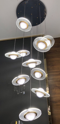 Lampade moderne nordiche leggere Pop Metal Lampada Decorazione domestica Lampada a sospensione di fantasia Semplicità Ristorante Disco volante Lampadario