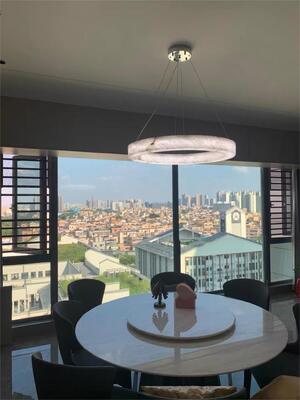 Lussureggiante di ottone di alabastro