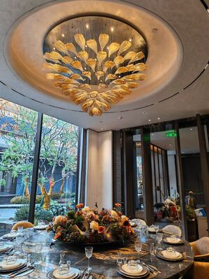 Creativo Light Luxury Hotel Lobby Loft Villa Soggiorno Petal Staircase Custom Candelabro Caldo Bianco Contemporaneo